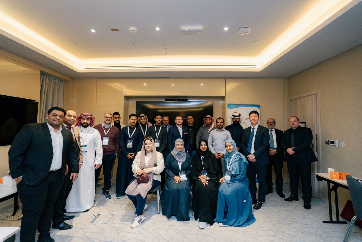 DentalSaudi's tweet photo. #Happening_now

مقتطفات من ورش العمل المصاحبة للمؤتمر السعودي العالمي لطب الأسنان 

Immediate loading of implants in the esthetic zone

📆6 February 2026, Friday 
📍 Radisson Blu Hotel, Riyadh Convention &amp; Exhibition Center

#SIDC https://t.co/1Lf0HBHPTz