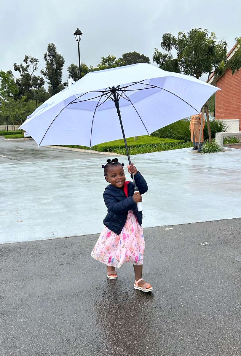 Ch_JesusChrist's tweet image. PHOTO OF THE WEEK: Matialiso braves the rainy weather to attend the open house for the Harare Zimbabwe Temple.