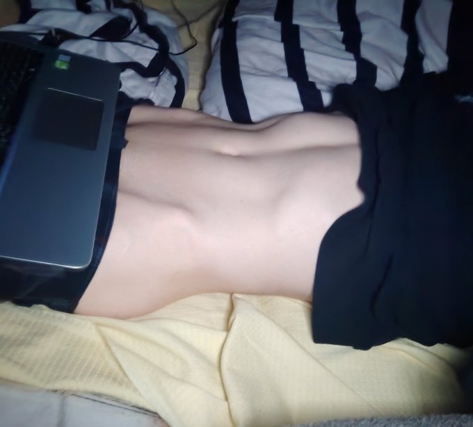 🌸男のお腹自撮りbot2 tweet media