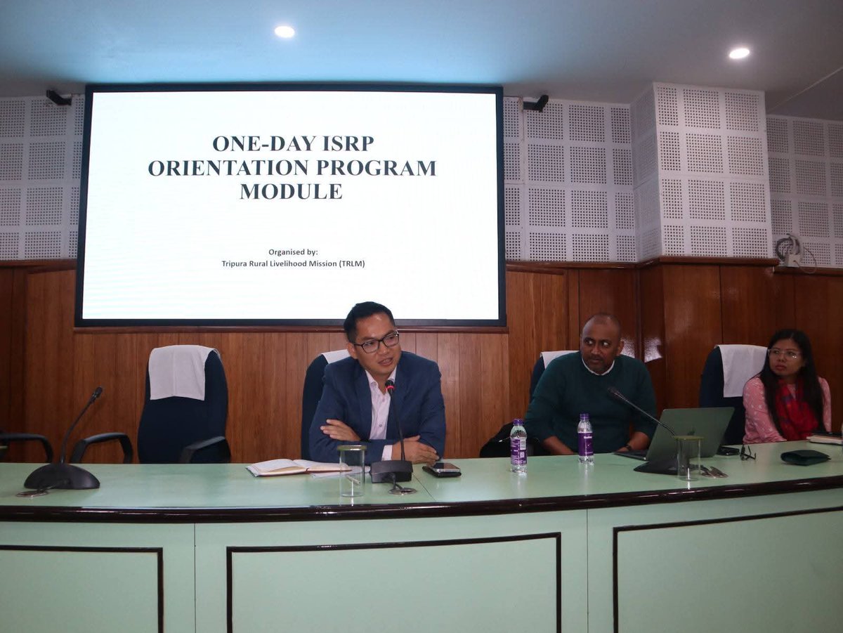 TripuraSRLM's tweet image. A one day workshop was done today with Master SRPs(State Resource Persons) and I-SRPs in Pragna Bhawan today which was done with all the incharges of Districts.
The program was graced by CEO #TRLM Shri Tarit Kanti Chakma in presence of representatives of Livesscape and State