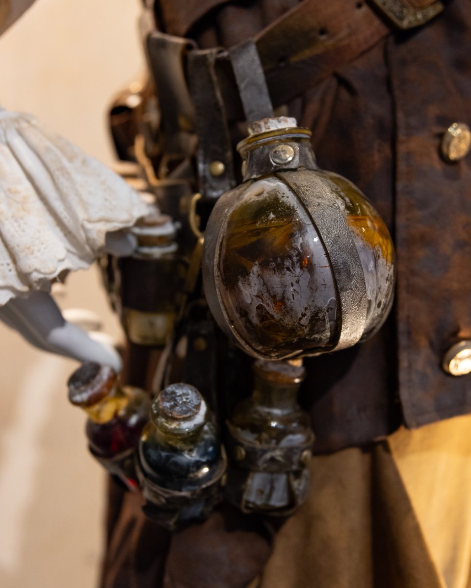 ◇━━━━━━━━━━━━◇

     COSTUME　RUNWAY

◇━━━━━━━━━━━━◇

𝐌𝐫𝐬. 𝐆𝐑𝐄𝐄𝐍 𝐀𝐏𝐏𝐋𝐄
『𝐖𝐨𝐧𝐝𝐞𝐫 𝐌𝐮𝐬𝐞𝐮𝐦』🏰

福岡会場では、フェーズ3最初の新曲
「lulu.」に関する展示もご覧いただけます。

本投稿ではその一部を公開。