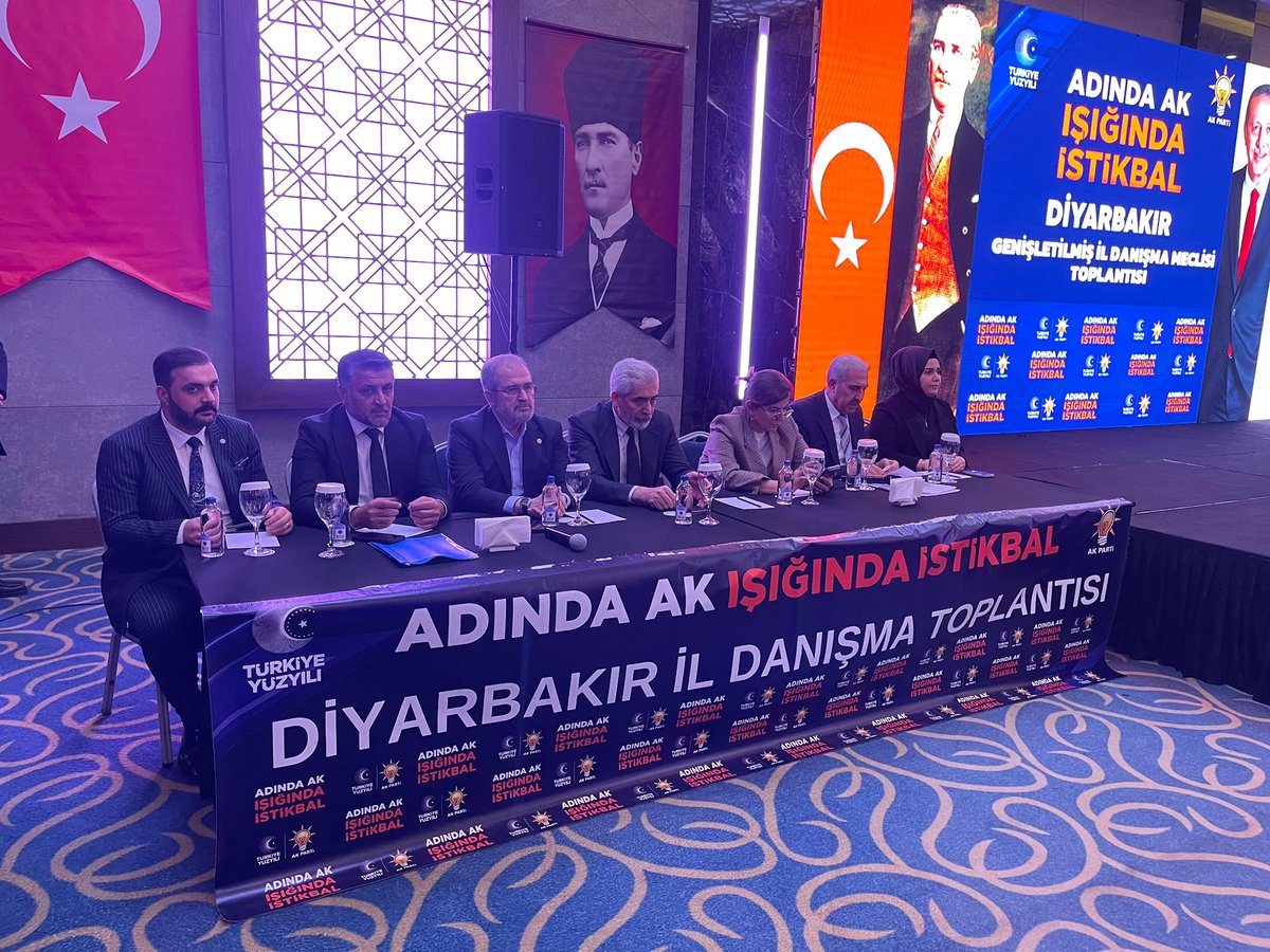 TBMM AK Parti Grup Başkanımız Sn. Abdullah Güler, Milletvekillerimiz, Belediye Başkanlarımız, İl Başkanımız, İlçe Başkanlarımız ve teşkilatımızın her kademesinde görev üstlenen kıymetli mensuplarının katılımıyla Diyarbakır Genişletilmiş İl Danışma Meclisi Toplantımızı