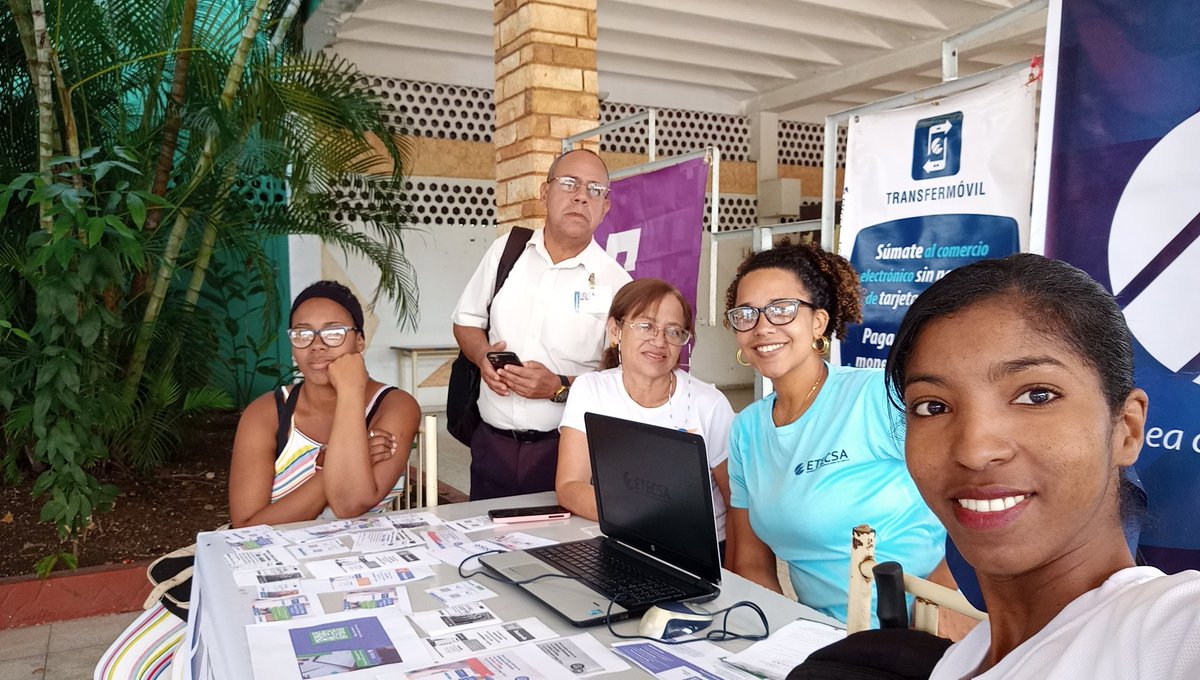 Yusimi1989's tweet photo. 📢 
#EtecsaGuantánamo en la Feria de Comercio Electrónico, desarrollada junto a importantes entidades como UIC, BANDEC, BPA, XETID, entre otras.
#EtecsaConCuba https://t.co/Q3hW1uSjpB