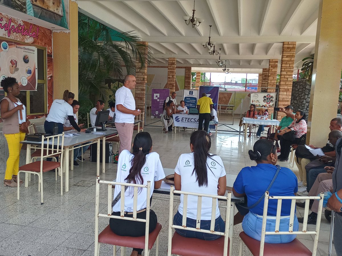 📢 
#EtecsaGuantánamo en la Feria de Comercio Electrónico, desarrollada junto a importantes entidades como UIC, BANDEC, BPA, XETID, entre otras.
#EtecsaConCuba