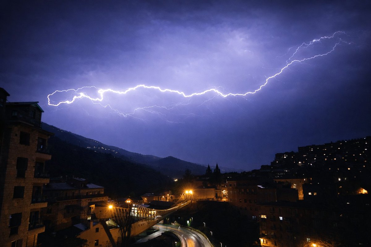 Desde mi casa en Cangas, tengo buenas vistas... pero a veces se convierten en puro espectáculo !!!