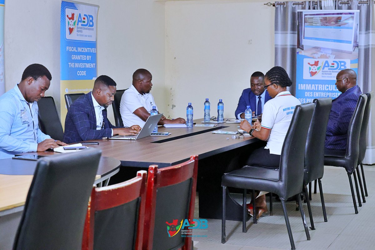 ADB_Burundi's tweet photo. Ce vendredi 6/2/2026 le DG de l’ADB a accueilli Mr SENTORE Léonard,  Directeur des finances et comptabilité à la @BDEGL2 et ont échangé sur divers sujets dont le financement des projets d’investissements dans les secteurs prioritaires comme l’agribusiness, l’énergie et les mines. https://t.co/pSWDWhVNrs