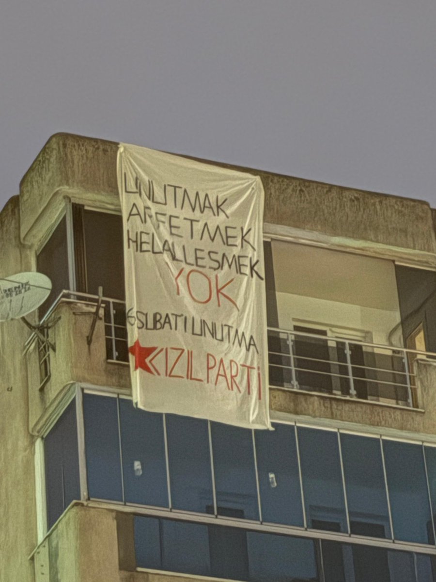 İnsanı ve doğayı kâr hırsına kurban eden bu düzenden hesap soracağız! 

İzmir Emek ve Demokrasi Güçleri'nin çağrısıyla Bayraklı Deprem Anıtı'ndaydık. Unutmak, affetmek, helalleşmek yok!