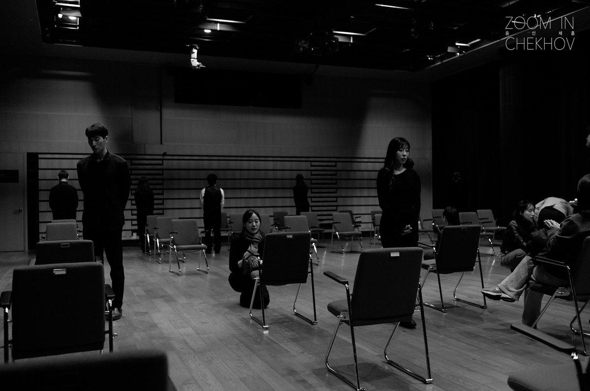 _projectsf's tweet photo. 2부
극장 <체홉의 노래>

-

연극 <ZOOM IN: 체홉>

2026.2.5 ~ 15
더줌아트센터

온라인 프로그램
https://t.co/Ik2RxAfduq

예매
https://t.co/nTy67JJQvO https://t.co/AV5DHdLG5H