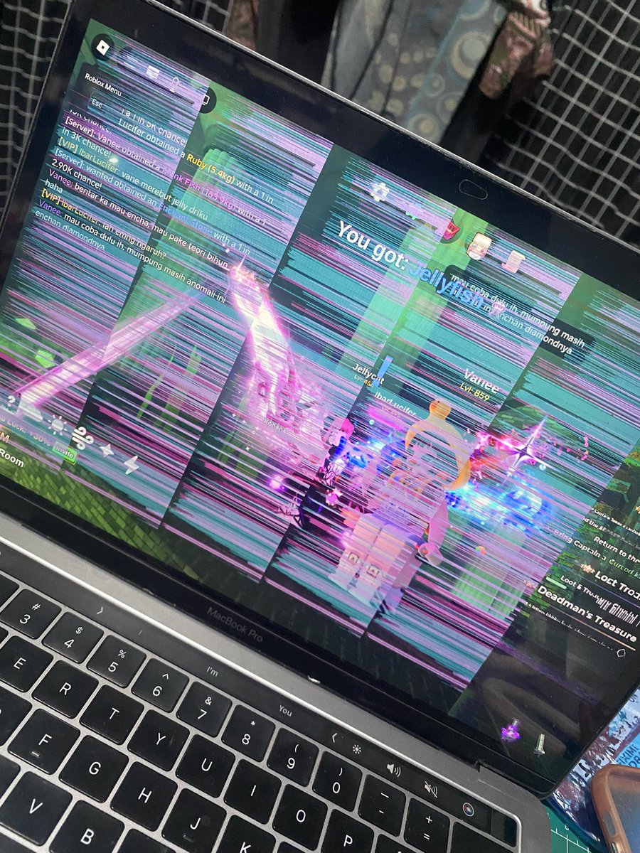 muffinxy's tweet photo. Looking back at last year, the same shit happened again in early January 2026. I broke my macbook’s display asf😊 https://t.co/Iuib3FXRc8