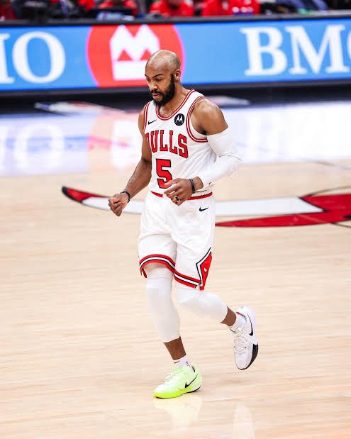 Jevon Carter recientemente cortado por los Bulls, llega a un acuerdo con los Orlando Magic por el resto de la temporada.

El pelado, tiene un porcentaje de tiro del 41% de 3PT esta temporada, cuando tuvo minutos con los Bulls, rindió.