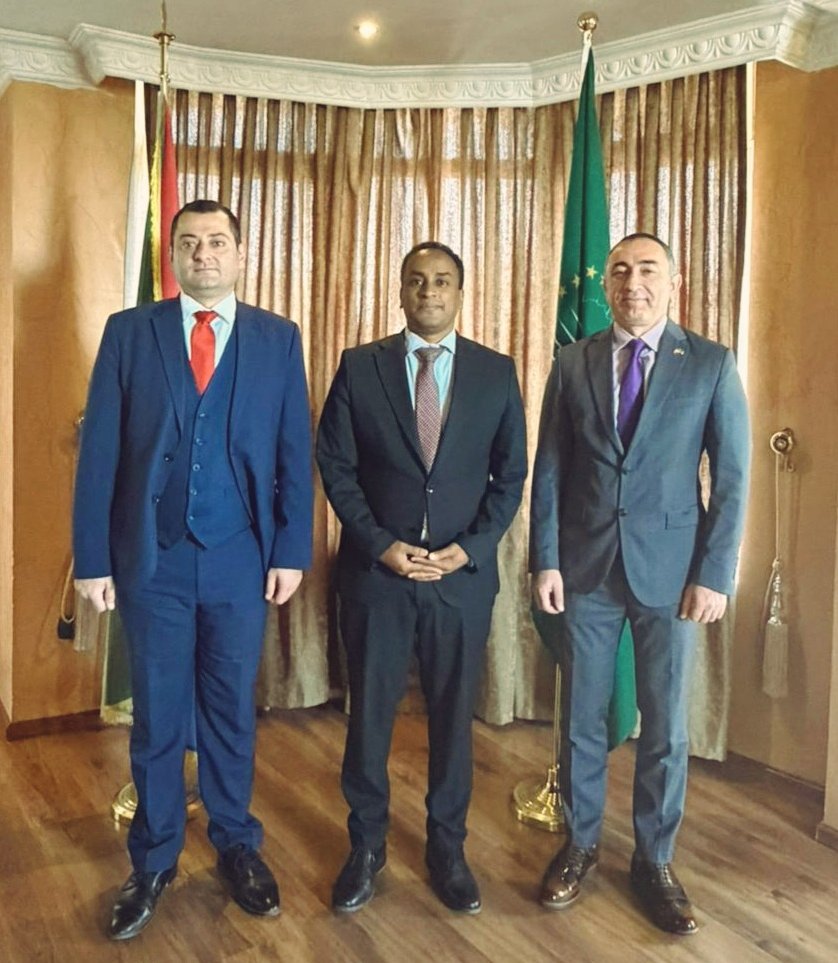 ERIEMBAET's tweet photo. Constructive discussion today with H.E. Amb. Sahak Sargsyan, Ambassador of the Republic of Armenia to Ethiopia and Permanent Representative to the AU, on cooperation at bilateral and multilateral levels. https://t.co/fIfq4Jzqo4