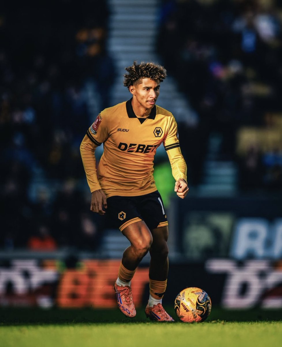 Galera condenando uma possível vinda de Pedro Lima, esse rpz é muita bola, tem um potencial enorme, sim falta melhorar defensivamente, mas ele é um absurdo de jogador, vcs q gostam de comparar com Gilberto, ele tá um nível bem acima de Gilberto, seria uma grande aquisição.