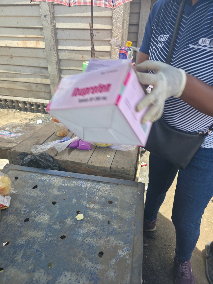 MCAZofficial's tweet photo. 1/📢 MCAZ, in collaboration with the ZRP, conducted a joint clean-up campaign at Mbare Musika and Gazebo area in Caledonia/Eastview, Harare, in line with the Government of Zimbabwe’s monthly National Clean-Up Campaign. https://t.co/ilRqjnWyBB