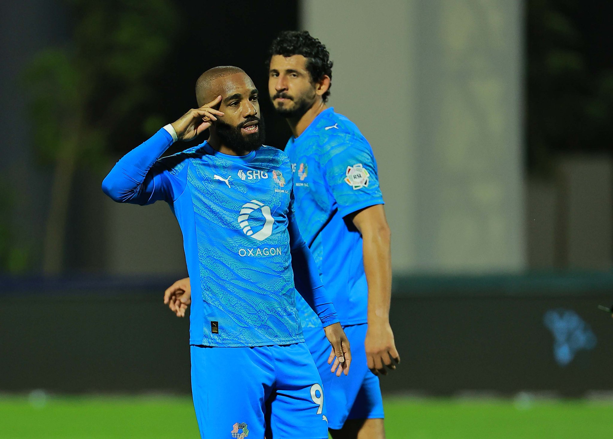 فريق نيوم يستعيد نغمة انتصاراته بفوزه على الرياض بهدف وحيد دون رد. #نيوم_الرياض 