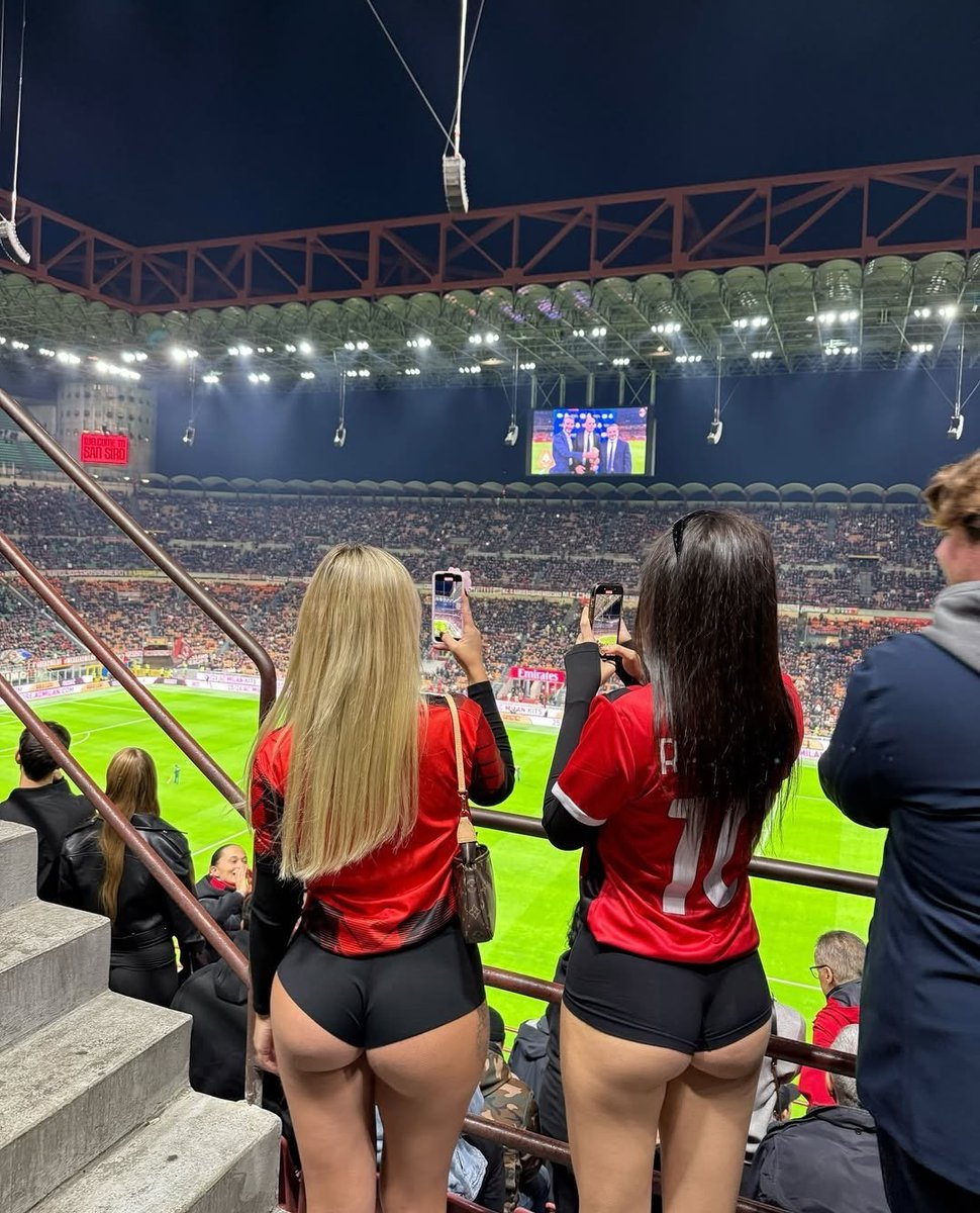 Ffs these girls are blocking my view