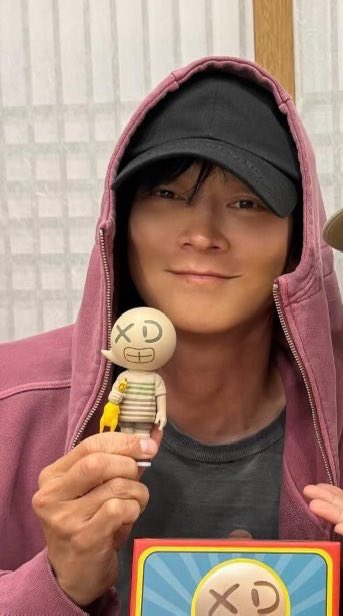 흐뭇해 보이는 표정 너무 ㄱㅇㅇ 건강해 보여 다행 행복해 보여 다행 평생 행복해 ( 입꼬리 ㅈㅉ 이쁨)