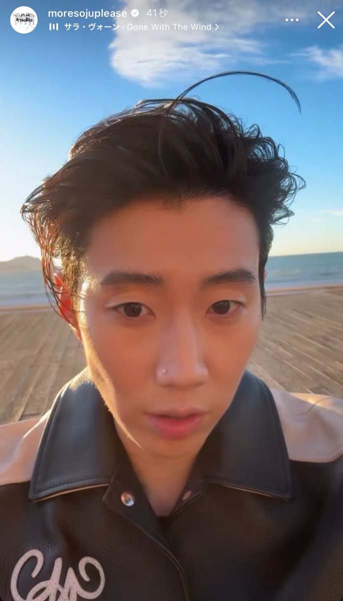 ogz118125's tweet image. こういうのを반전매력というんでしょうか？
ちょっとイカつめお兄さんかと思ったら最後に柔らかい笑顔のお兄さんきて溶ける、髪の毛ぴょんってなってるのも何ですかそれかわいいね