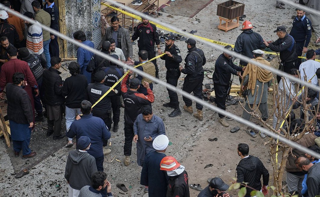 CongoView's tweet image. #Monde: 🔴 Vendredi noir au #Pakistan, des dizaines de morts dans un attentat à #Islamabad.

Selon les autorités pakistanaises, au moins 31 personnes ont perdu la vie et plus de 130 fidèles ont été blessés, dont plusieurs dans un état critique.

Lire plus: congoviewrdc.net/details.php?ni…