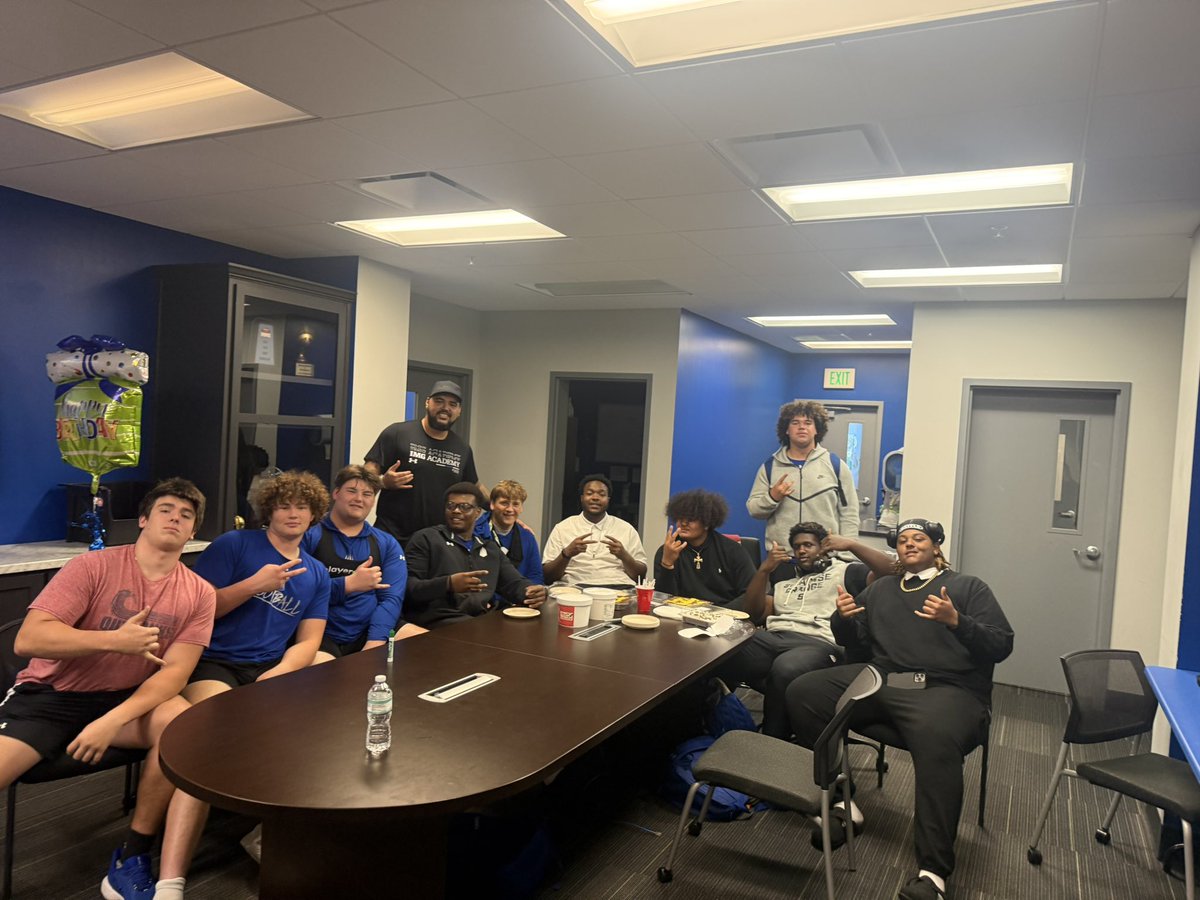 COACHFOA_OL's tweet photo. Happy birthday @NATIONFARMERIMG &amp; @CooperMcGRath40  two of the newest additions to the G-UNIT. ITS A FAMILY THING https://t.co/9ubNPXT62Y