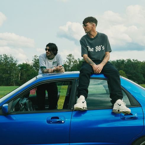 🗞️ • Campfire Studios sobre o documentário de Louis e Zayn Malik via Deadline:

“Não é um programa da One Direction; é um programa sobre Louis e Zayn, que eram da One Direction e estão se reconectando em uma viagem de carro. Esses dois rapazes perderam contato porque a vida é