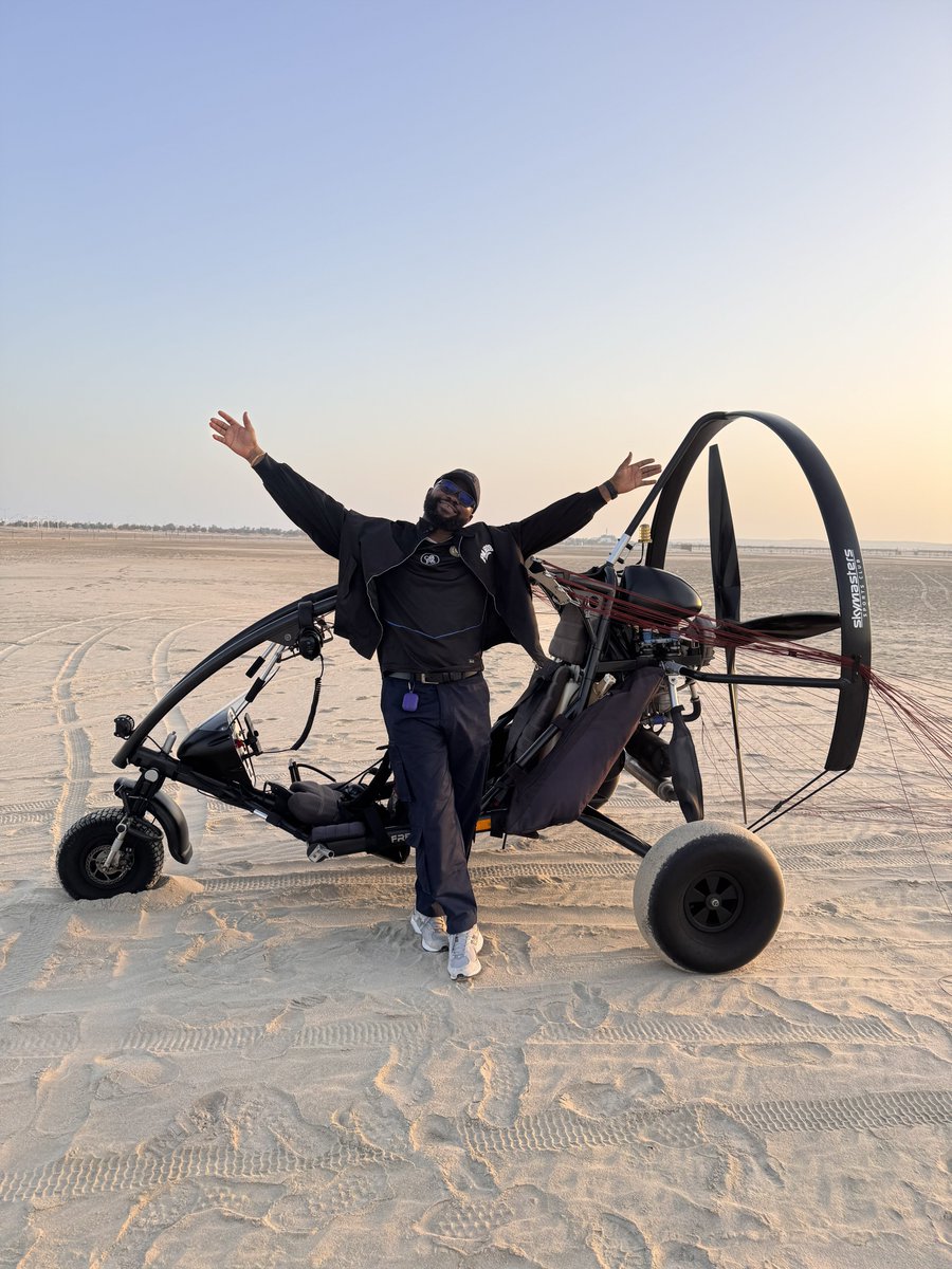 YoriOlajide's tweet photo. I did paratriking in Qatar 🇶🇦 

Paraglide in Capetown ✅ 
Paratrike in Qatar✅ 
Parasail in 2027⏳ https://t.co/TQKvM8U9HG