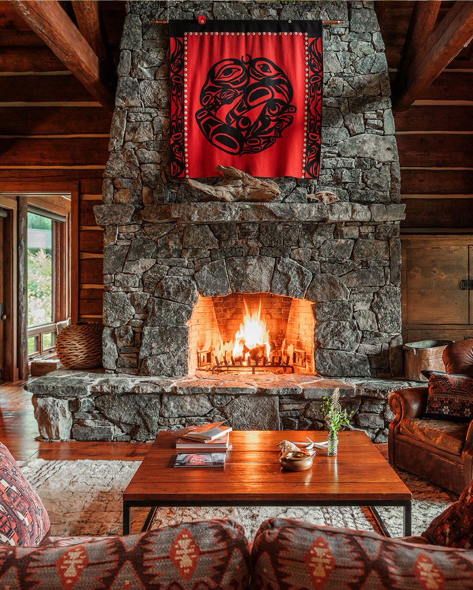 🌅 𝗟'𝗘𝗧𝗘 𝗦𝗘 𝗗𝗘𝗦𝗦𝗜𝗡𝗘 > 𝗙𝗔𝗪𝗡 𝗕𝗟𝗨𝗙𝗙 𝗔𝗨 𝗖𝗔𝗡𝗔𝗗𝗔 > Au cœur de la forêt pluviale de Great Bear, en Colombie-Britannique, se cache un bijou, Fawn Bluff, le fruit d’un engagement familial profond... > exclusifvoyages.com/adresse/fawn-b… #Canada