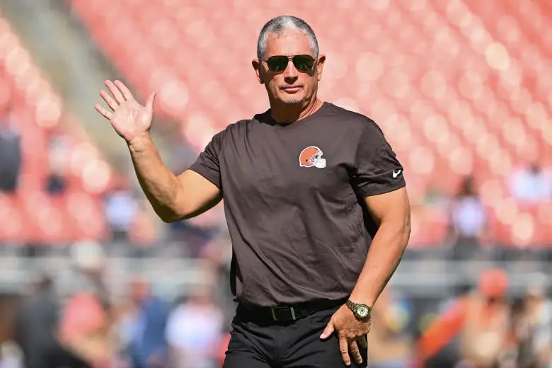 CLEsportsTalk's tweet photo. BREAKING NEWS: #Browns Defensive Coordinator Jim Schwartz has resigned. https://t.co/HQb73n5u2P