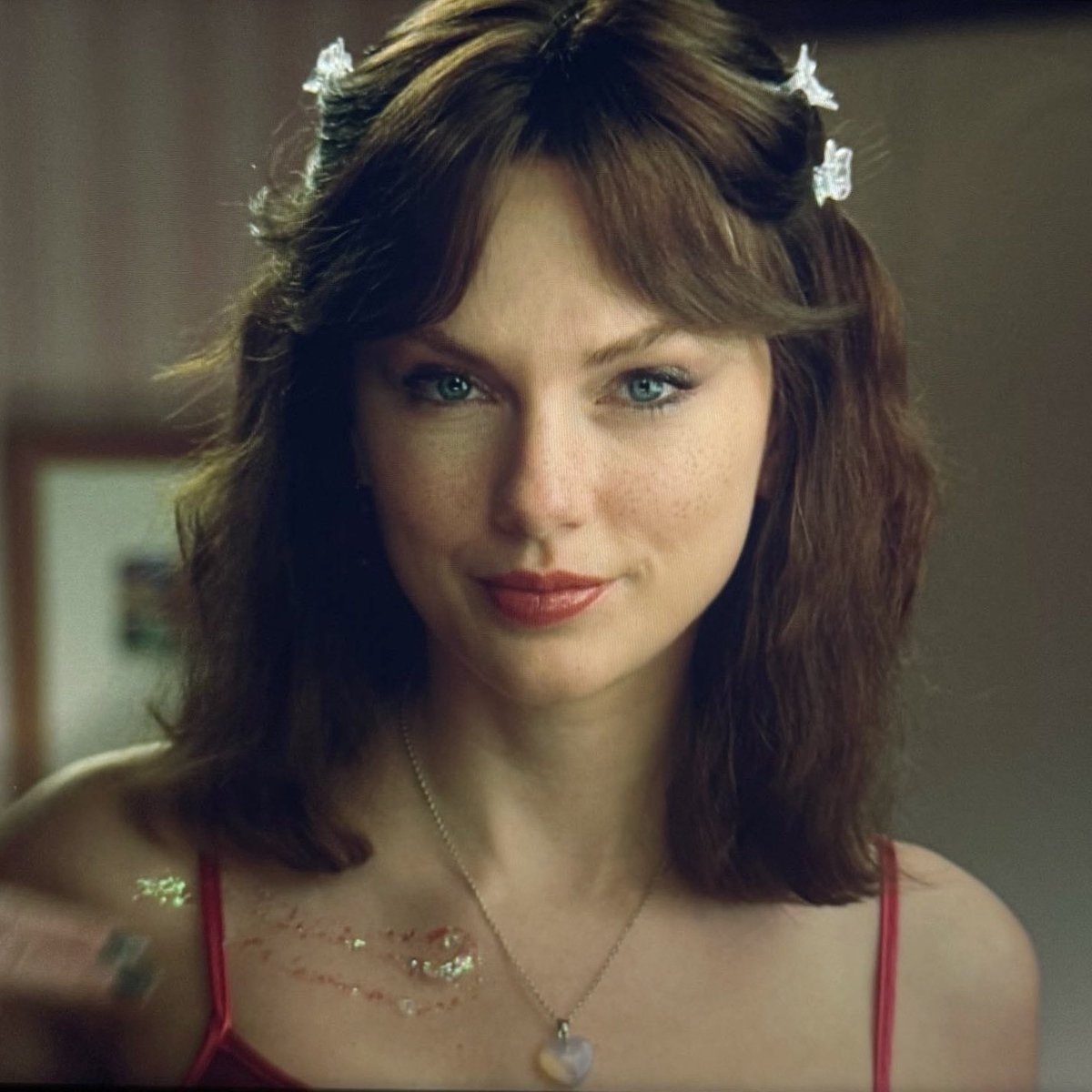 gilmxres's tweet image. close enough! welcome back lorelai gilmore