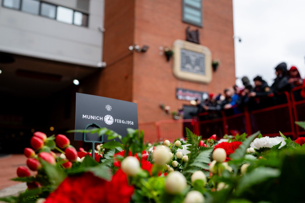 ManUtdWomen's tweet photo. Remembering the men we lost at Munich. 

They will never be forgotten 🌹 https://t.co/ece6Ry0KYv