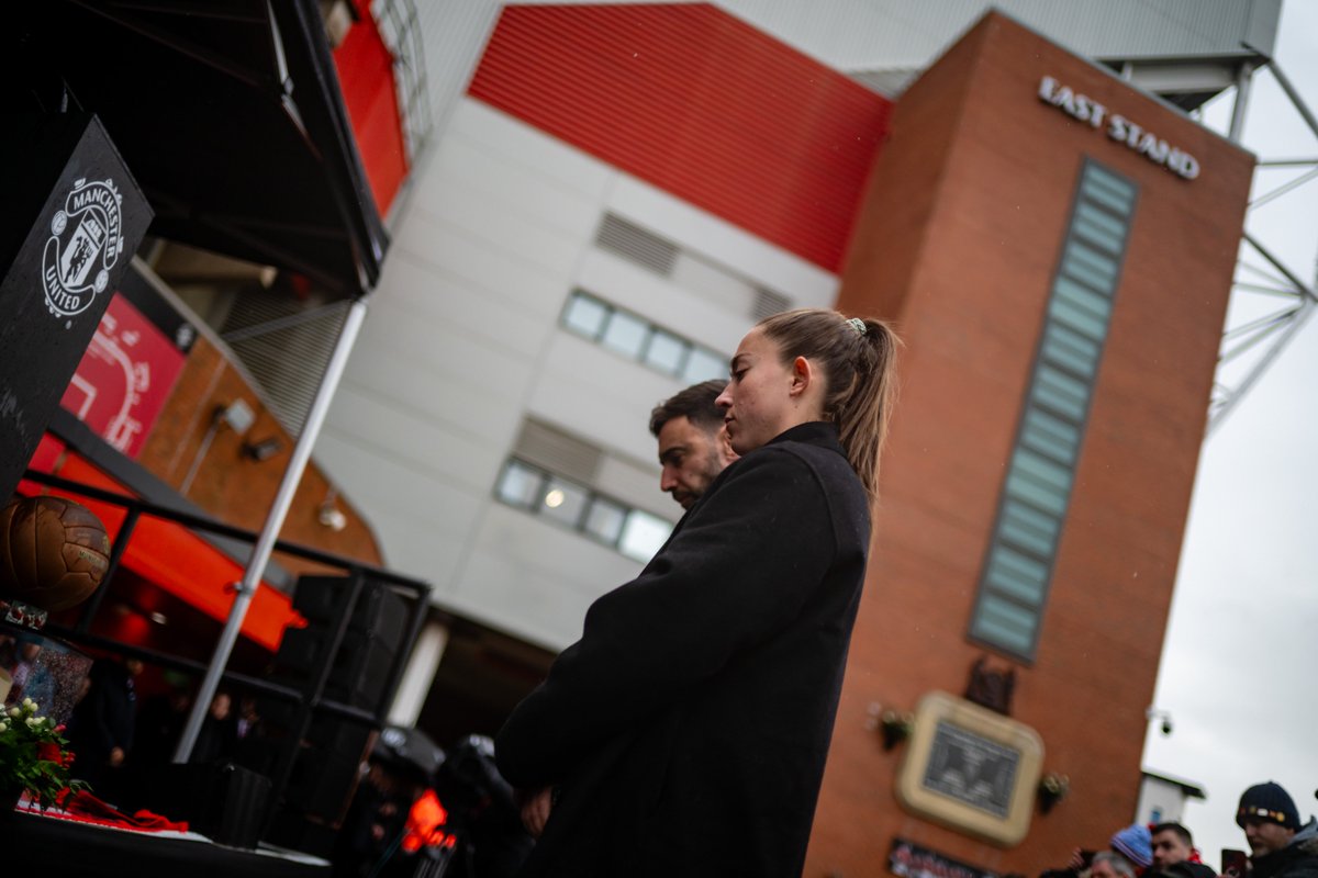 ManUtdWomen's tweet photo. Remembering the men we lost at Munich. 

They will never be forgotten 🌹 https://t.co/ece6Ry0KYv