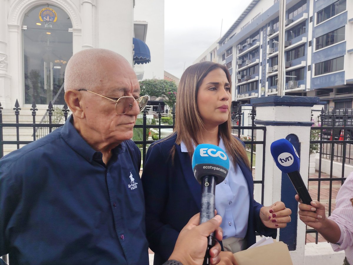 🚨#LoÚltimo Diputada Alexandra Brenes presenta en la Procuraduría de la Nación una denuncia contra directora de SENNIAF, Ana Fábrega. Llevó como testigo clave a César Pérez, encargado del CAI de Tocumen, quien hoy fue destituido por "perdida de confianza" por denunciar los casos.