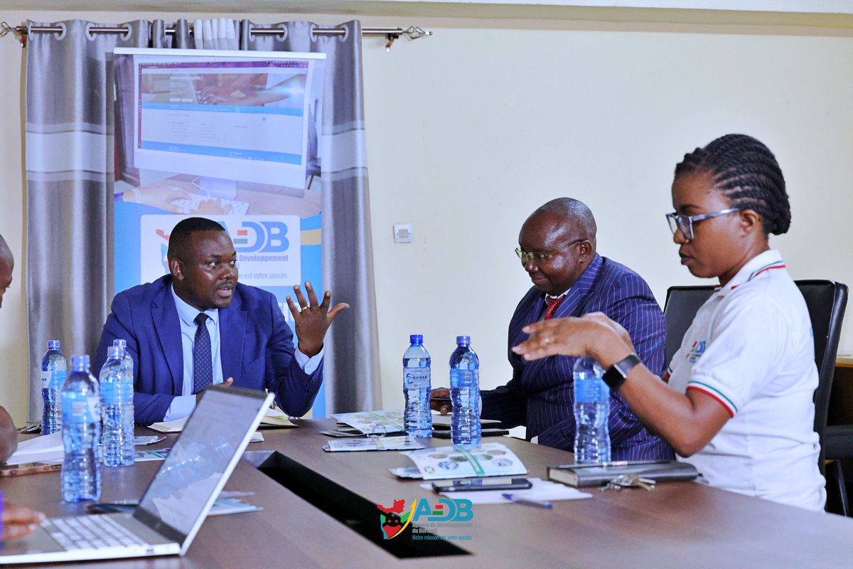 ADB_Burundi's tweet photo. Mr SENTORE a expliqué que le  Burundi est l’un des actionnaires de la @BDEGL2 et que cette visite s’incrit dans le cadre d’une mission de la @BDEGL2 visant à étudier la façon dont elle peut contribuer dans l’implémentation de la Vision 2040-2060 en appuyant le secteur privé. https://t.co/A5x4MfqGZg