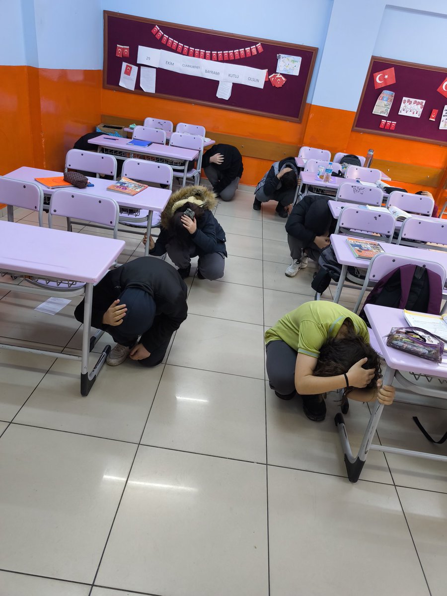 Okulumuzda deprem tatbikatı yapıldı.