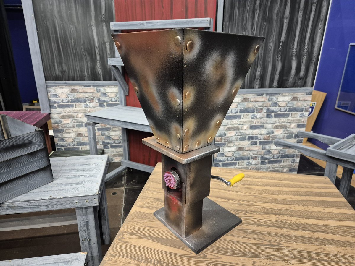 SetForTheShow tweet media