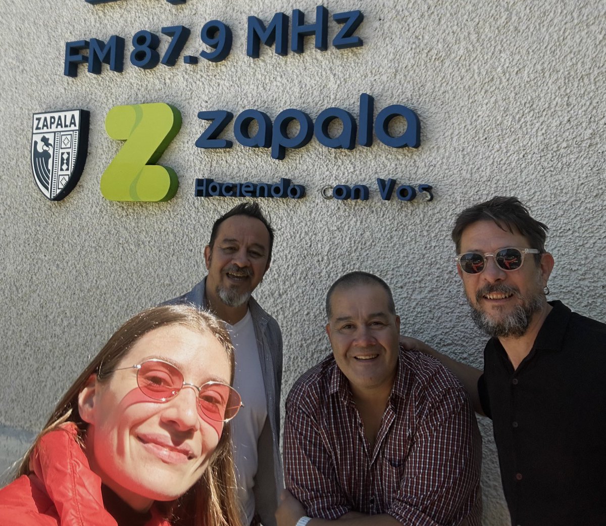 Muchas gracias por la entrevista Radio Municipal de Zapala <a href="/carlitos120773/">Carly Aravena</a>