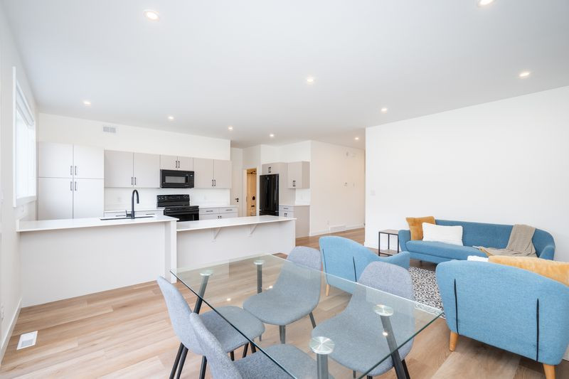 4Rent's tweet photo. Experience bungalow living at its finest at Blumberg Village. Set in a peaceful atmosphere in Winnipeg, 15 Walker Cove is beautiful and inviting. Surrounded by greenspace, the charming bungalows are homey and pet-friendly with in-suite laundry. READ MORE:
https://t.co/CZ1YI2RUef https://t.co/Jd8disbq5S