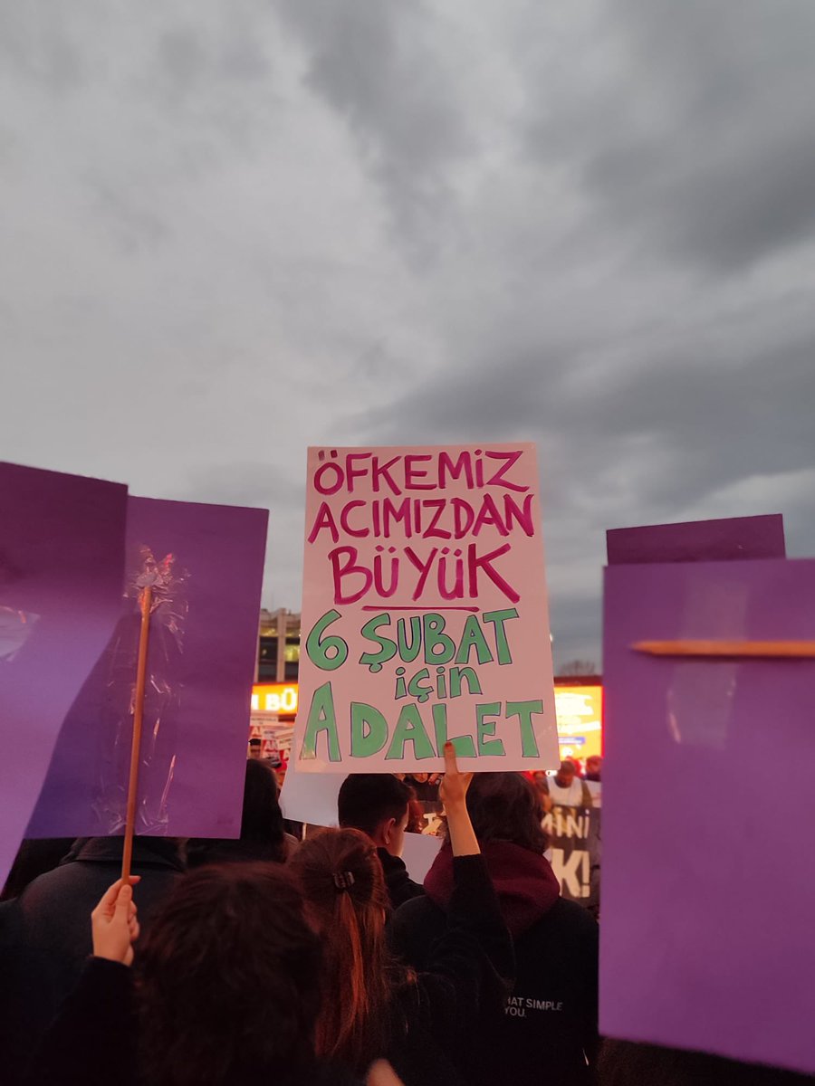 6 Şubat'ın yıl dönümünde bir kez daha tekrarlıyoruz:

AFET DEĞİL RANT ÖLDÜRDÜ!

Sorumlular, çadır satanlar, hala deprem bölgesinde insanları konteynırlara mahkum edenler, katiller hesap verecek!