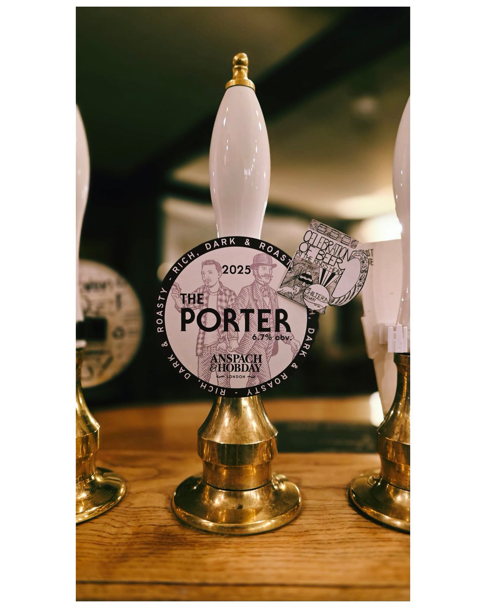 Kings_Head's tweet photo. Post Work Pint combined with Celebration of Beer!?
On tap: The Porter (6.7%) @anspachhobday - Victorian style porter; their flagship; balanced flavours of rich coffee, dark chocolate; award-winning.
#kingsheadaylesbury #celebrationofbeer #porter #camra #indiebeeruk #postworkpint https://t.co/2duGOXPXXH