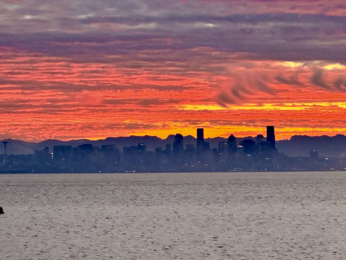 AndrewPadula's tweet photo. Beautiful ride into Seattle this morning on @wsferries @wsdot https://t.co/UsoUsqkZsF