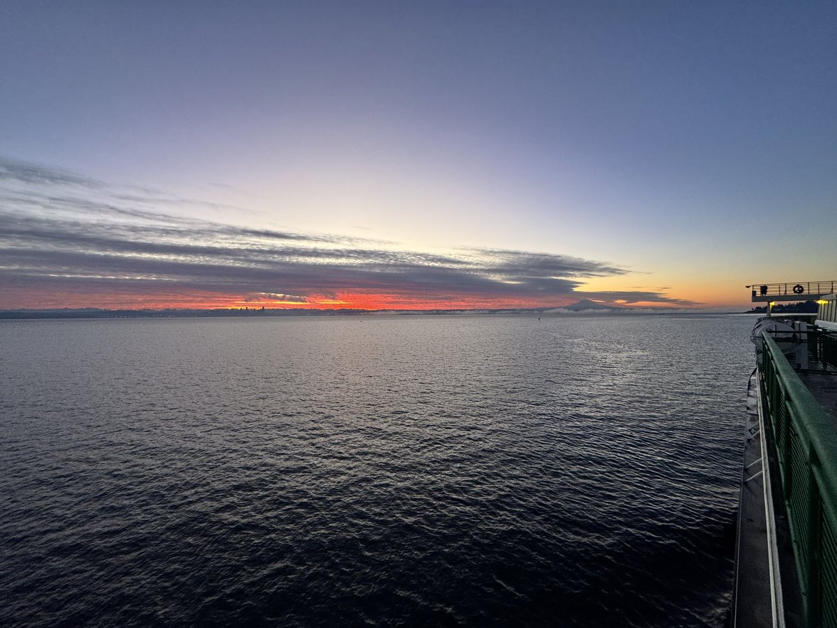 AndrewPadula's tweet photo. Beautiful ride into Seattle this morning on @wsferries @wsdot https://t.co/UsoUsqkZsF