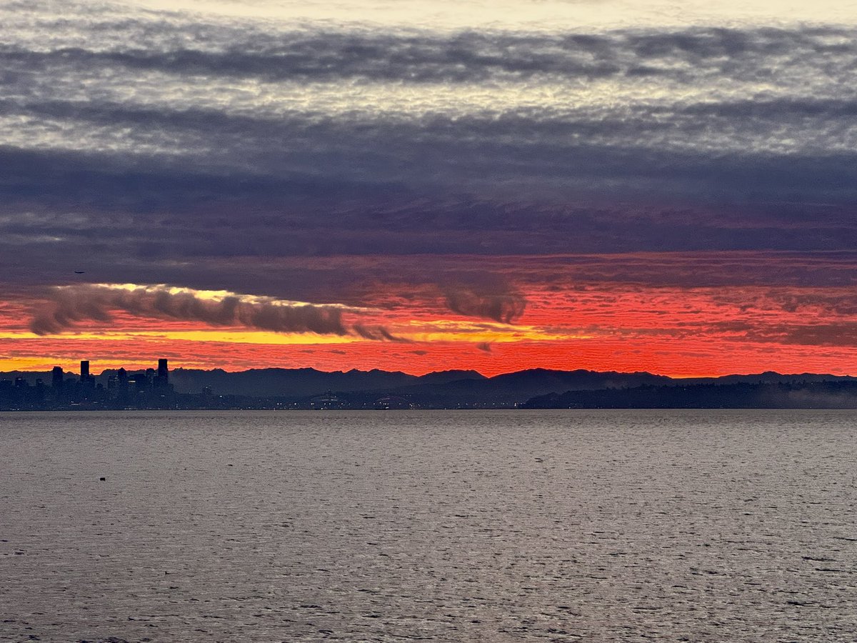 AndrewPadula's tweet photo. Beautiful ride into Seattle this morning on @wsferries @wsdot https://t.co/UsoUsqkZsF