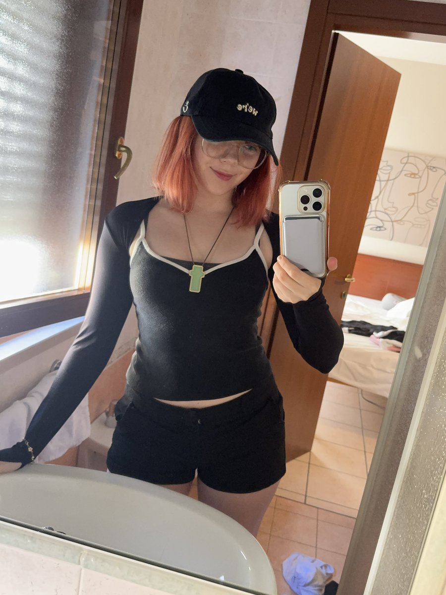 Luciphee🦋 tweet media