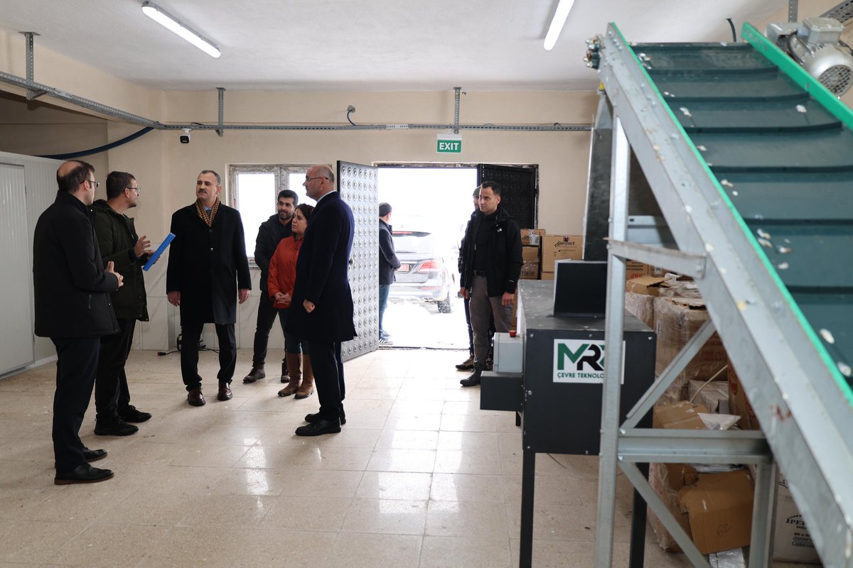 Valimiz Sayın Önder BOZKURT, 5199 sayılı Hayvanları Koruma Kanunu kapsamında yapımı tamamlanan ve sahipsiz hayvanların güvenli, sağlıklı ve doğal koşullarda yaşamlarını sürdürebilmeleri amacıyla oluşturulan

📍 Ağrı İl Özel İdaresi Hayvan Bakımevi’nde incelemelerde bulundu.