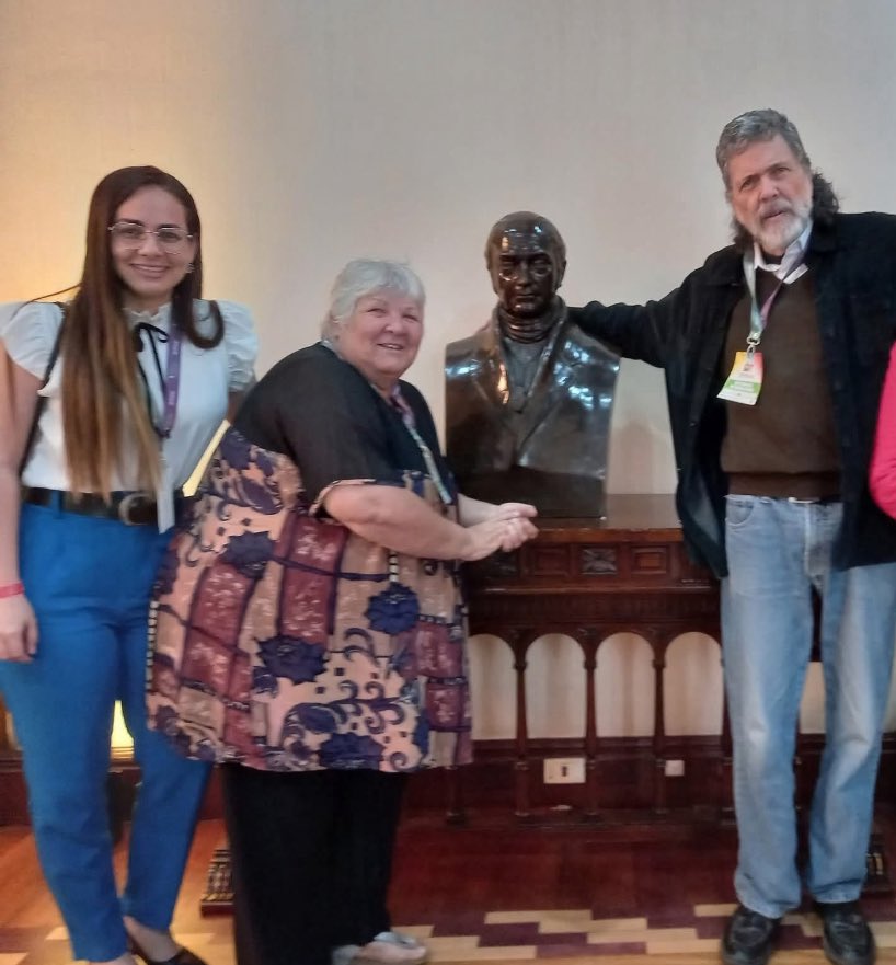 hackervnzl's tweet image. #Cuba 🇨🇺 
La señora obesa que ven en la imagen, es la hija del asesino Che Guevara. 
Aleida Guevara se ha tragado toda la comida que le falta a los cubanos.