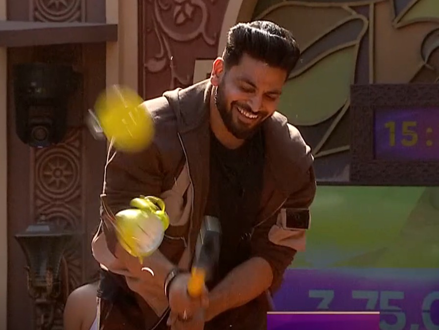 Alarm task ne saare players ki neend uda di! 🤯

Watch the full episode now: jiohotstar.onelink.me/MB9R/5v0nee7s