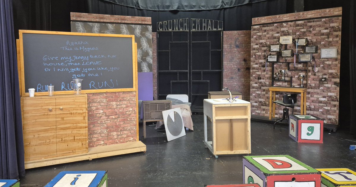 SetForTheShow tweet media