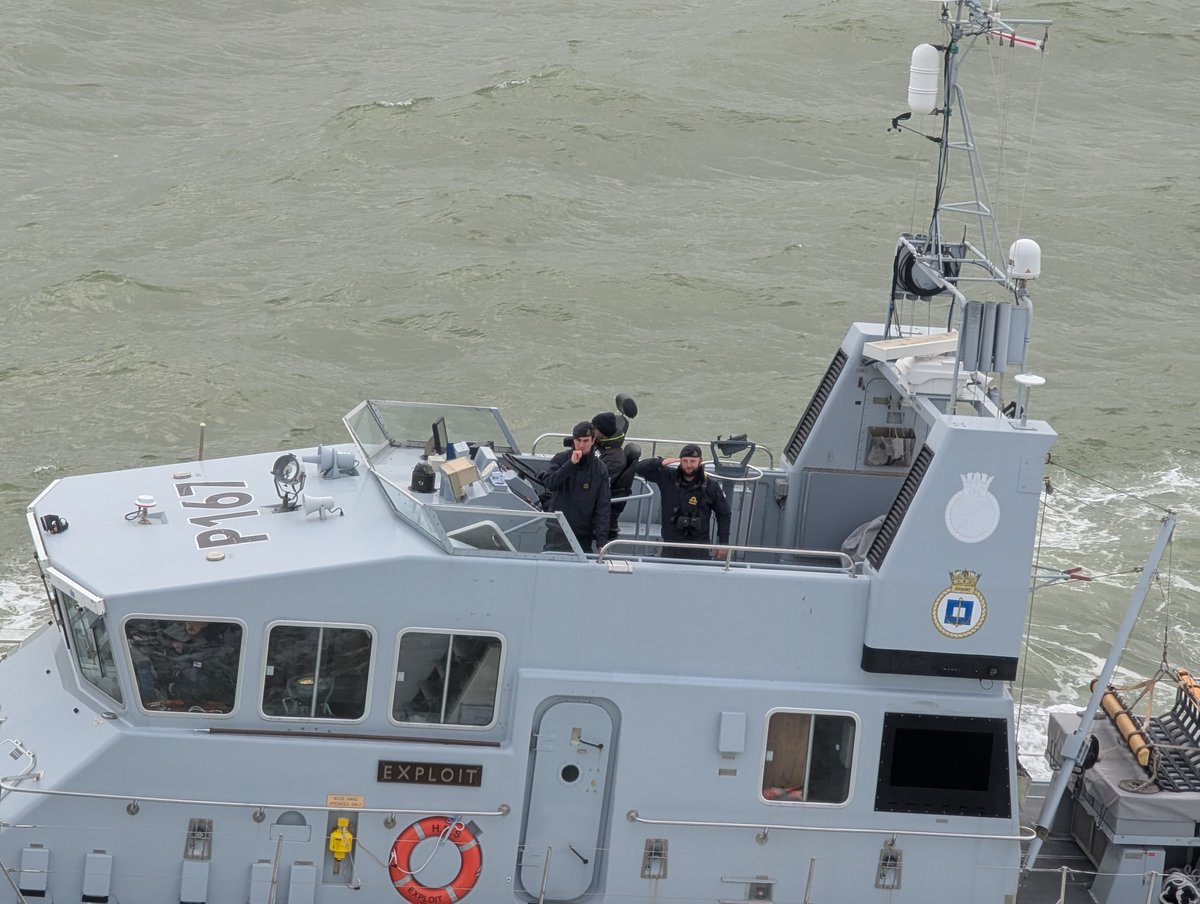 HMS Stirling Castle tweet media