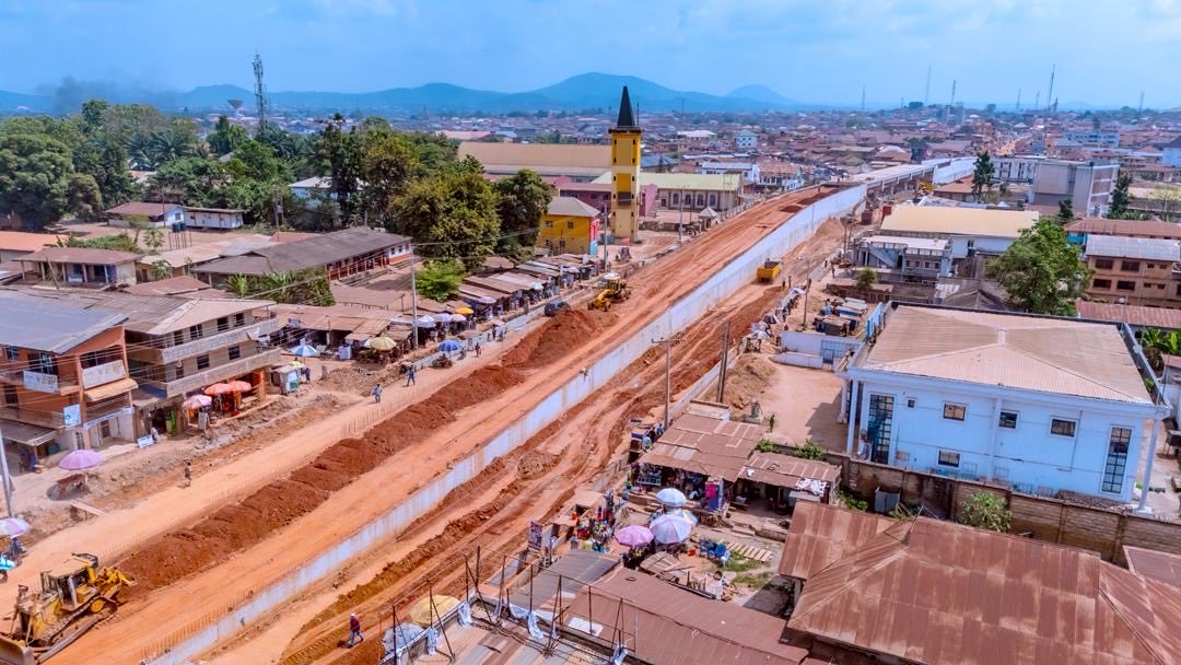 𝗣𝗥𝗢𝗚𝗥𝗘𝗦𝗦 𝗥𝗘𝗣𝗢𝗥𝗧 𝗢𝗡 𝗜𝗟𝗘-𝗜𝗙𝗘 𝗙𝗟𝗬𝗢𝗩𝗘𝗥 𝗔𝗡𝗗 𝗥𝗢𝗔𝗗 𝗗𝗨𝗔𝗟𝗜𝗭𝗔𝗧𝗜𝗢𝗡

I am pleased to note that the contractor handling the ongoing construction of the Lagere Flyover in Ile-Ife has returned to site and resumed work toward the timely completion