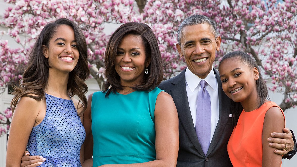 NielsenChrissi's tweet photo. Barack and Michelle Obama have an accomplished family and they are inspiring to us

The Obamas are a class act and they are everything Trump wished his family was

The Obamas are the best First Family ever 

The jealousy is astounding 

#TrumpIsARacist https://t.co/n7Iz5mkXr9