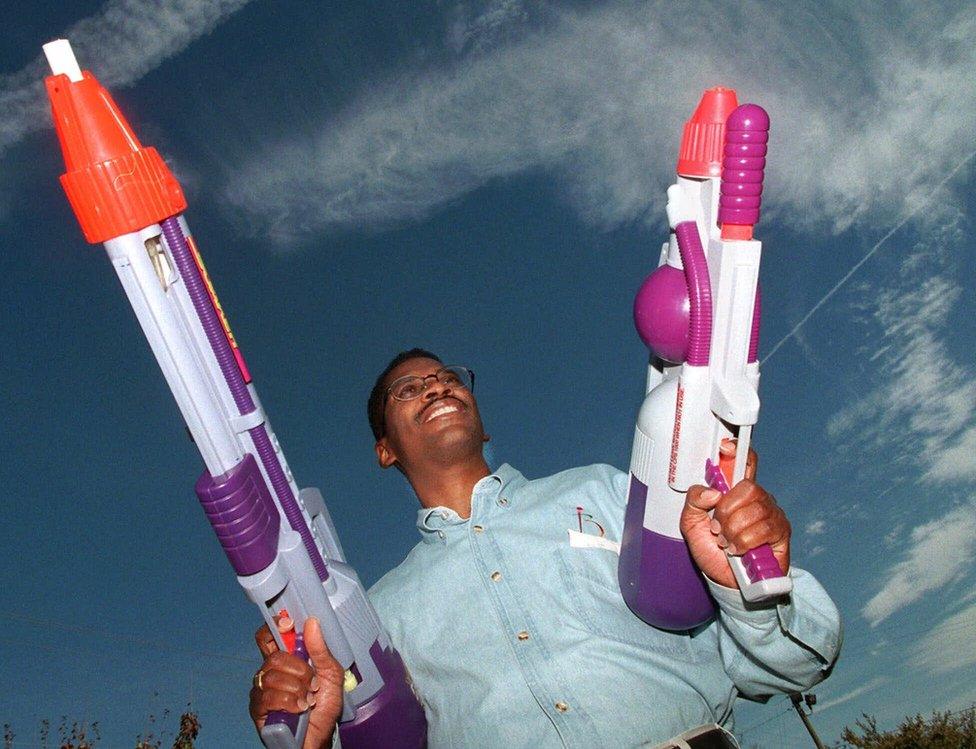 BlakeBusbin's tweet photo. #BlackHistoryMonth Today, we honor Lonnie Johnson of Mobile, Alabama. Johnson, an Air Force veteran and NASA aerospace engineer, invented the legendary children's toy, the Super Soaker, and holds over 100 patents. https://t.co/67ZBUhoOKm #AlabamaHistory https://t.co/ouoDpGZDeG